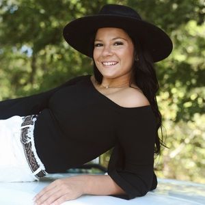 Meet your Posher, Ava